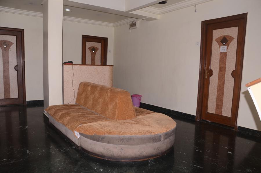 Bhusāwal Hotel Aaditya Palace מראה חיצוני תמונה