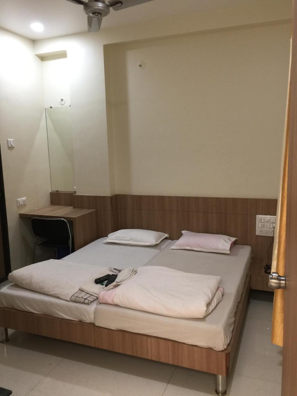 Bhusāwal Hotel Aaditya Palace מראה חיצוני תמונה